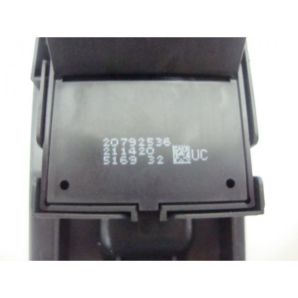 Comando Vidro Elétrico Dianteiro Direito Gm Tracker 2015