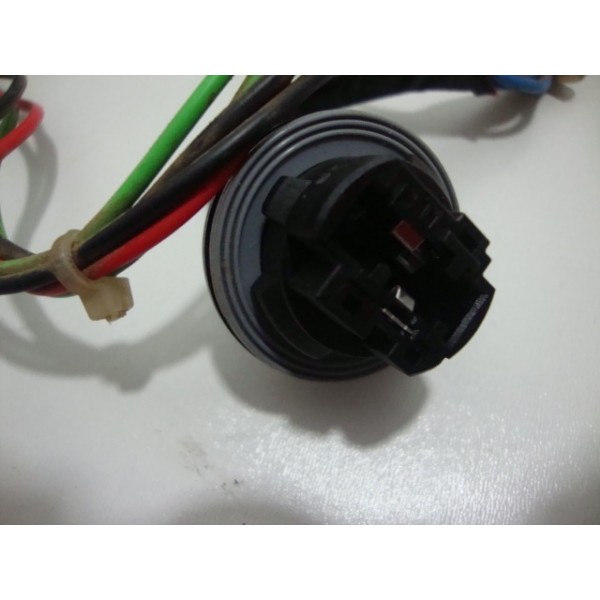 Chicote Da Lanterna Traseira Direita Gm Tracker 2015 Direito Vermelho