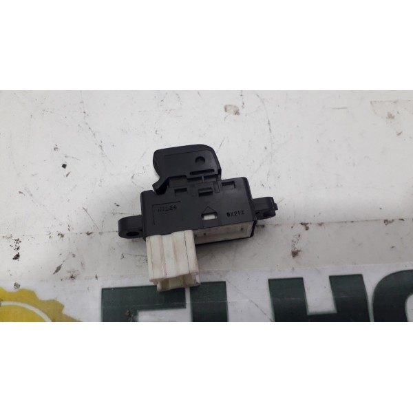 Botão Do Vidro Eletrico Traseiro Esquerdo Nissan Livina 2010