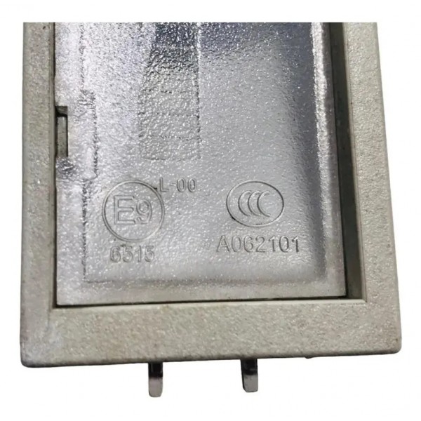 Lanterna / Luz De Placa Chevrolet Onix Joy 2019 13526495