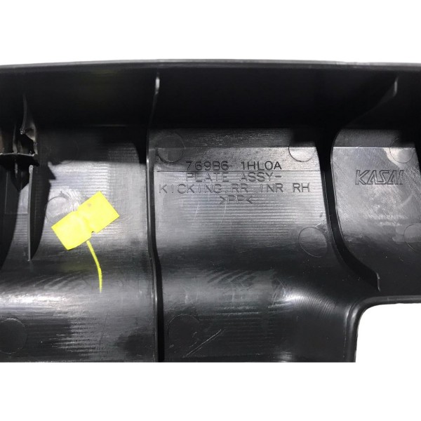 Soleira Traseiro Direito Nissan March 2012