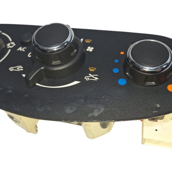 Comando Ar Cond. Renault Logan Sandero 2015-2019 Detalhe