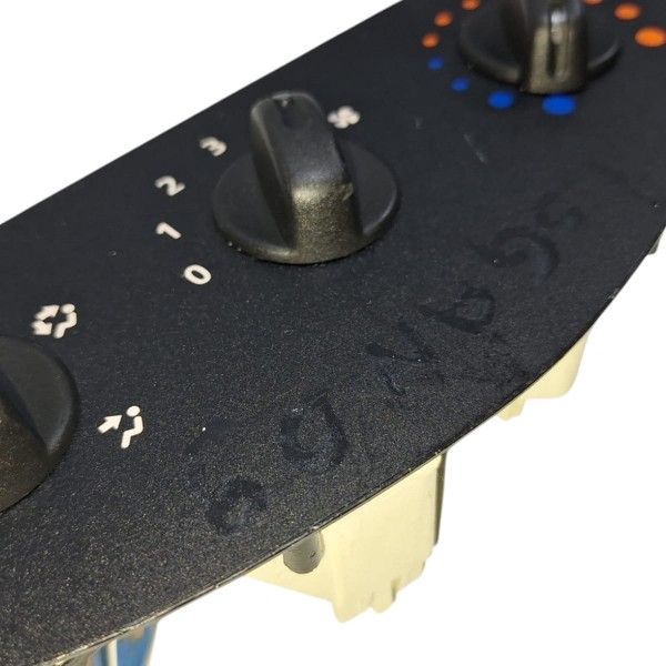 Comando Ar Quente/frio Renault Sandero 2009-2012 Detalhe