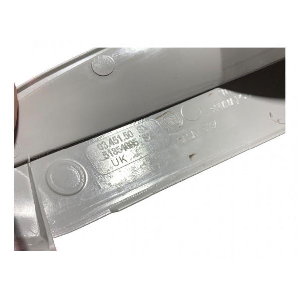 Refletor Olho Gato Traseiro Esquerdo Fiat Punto 1.8 2015