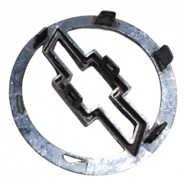 Emblema Grade Chevrolet Corsa 2005 - Detalhe