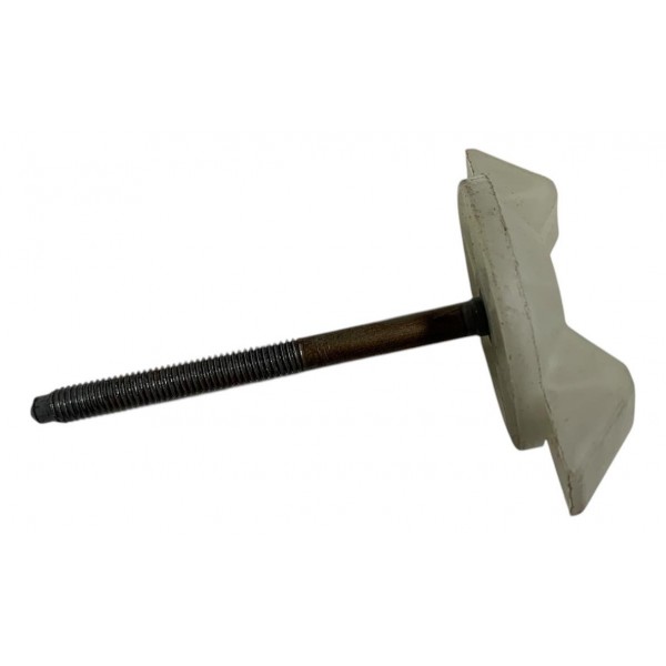 Parafuso Porca Fixação Estepe Chevrolet Montana 2012