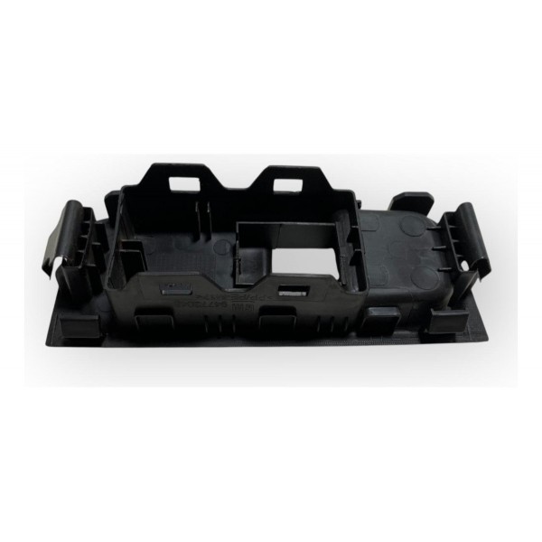 Moldura Botão Vidro Traseiro Direito Chevrolet Onix 2015