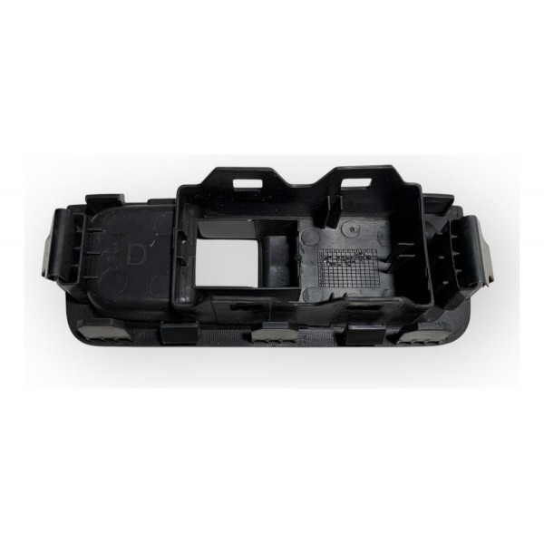 Moldura Botão Vidro Traseiro Direito Chevrolet Onix 2015