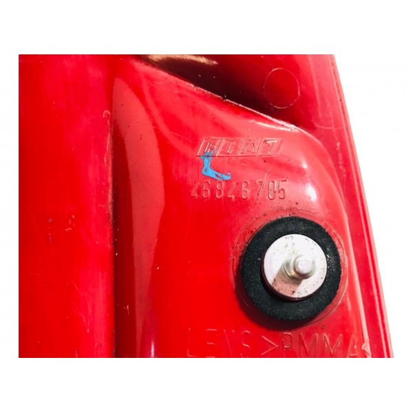 Lanterna Tampa Traseira Lado Direito Fiat Siena  06 46846705