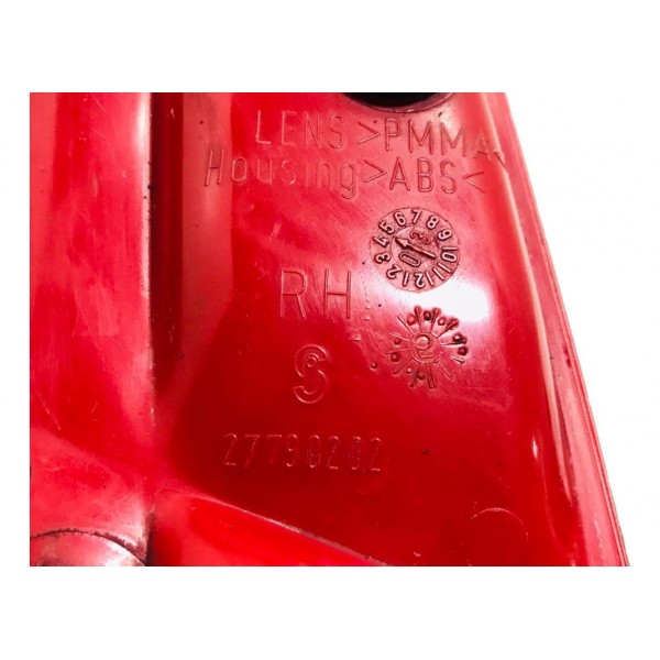 Lanterna Tampa Traseira Lado Direito Fiat Siena  06 46846705