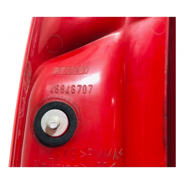 Lanterna Tampa Traseira Lado Esquerdo Fiat Siena 46846707