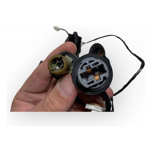 Chicote Lanterna Esquerda C/led Chevrolet Onix 2021