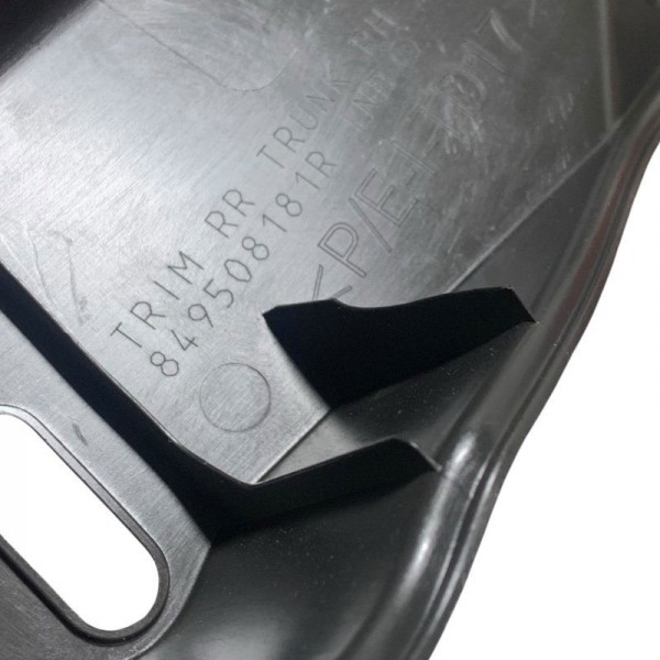 Soleira Lateral Direita Banco Traseiro Renault Kwid 17 A 22